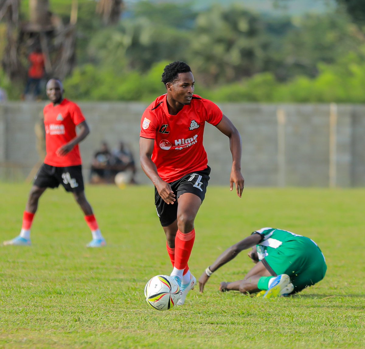 VipersSC's tweet image. Always pushing forward ✊🏿

📸 | The best images from our 2-0 victory over Buhimba United Saints FC in Hoima. 

#VenomsUpdates || #OneTeamOneDream ||