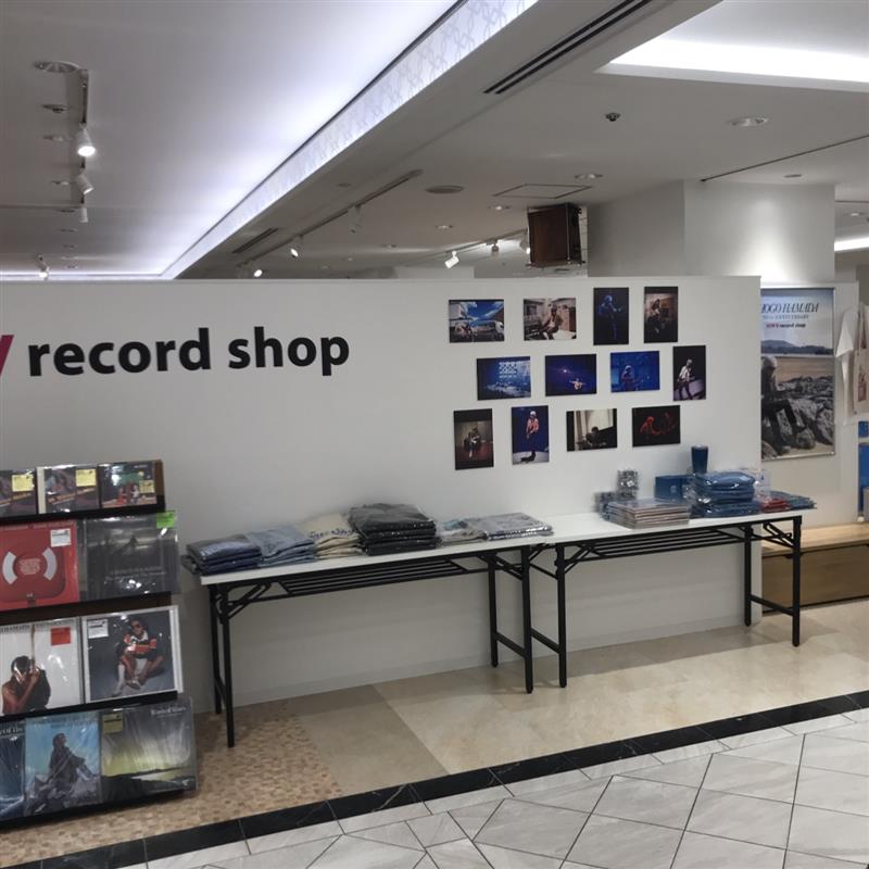 HMVrs_sinsaib's tweet image. 【大好評開催中🔥】

浜田省吾 50th Anniversary POP UP

4/21から浜田省吾さんのパネル展、POP UPを開催しております♪
CD,レコードはもちろんツアーグッズも特別販売中です📣
既に品切れの商品も出ておりますのでお早めに。
ご来店お待ちしております!!
#Osaka #vinylshop #Shinsaibashi #vinyl