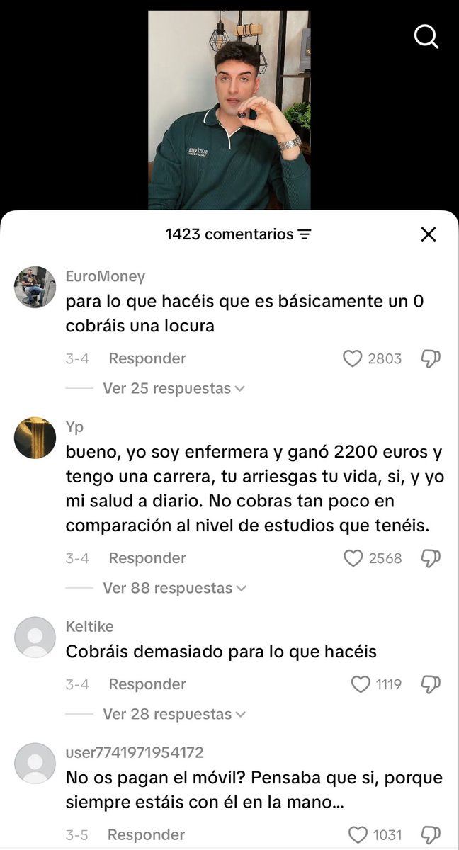 srcentauro's tweet photo. Un chico habla sobre la nómina de un policía nacional y estos son los primeros comentarios de miles 🤮

¿Os parece mucho 2200€ al mes por una persona que se juega la vida cada día? 👮🏻‍♂️

Un trabajador de Mercadona cobra lo mismo o más 🤦🏻‍♂️ https://t.co/TEBJZm1ghk