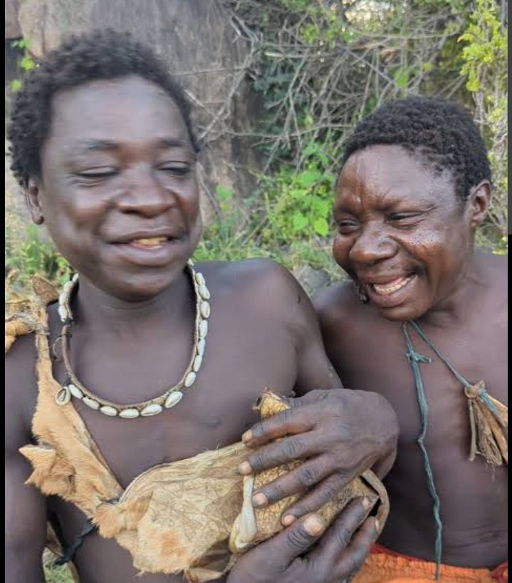 This is how <a href="/JacintaNgobese/">Jacinta Ngobese🇿🇦</a> sees <a href="/Lord_Ori_/">ツ Lord Ori</a> and <a href="/Ndi_Muvenda_/">Dr MuVenda</a> 😂😂😂😂