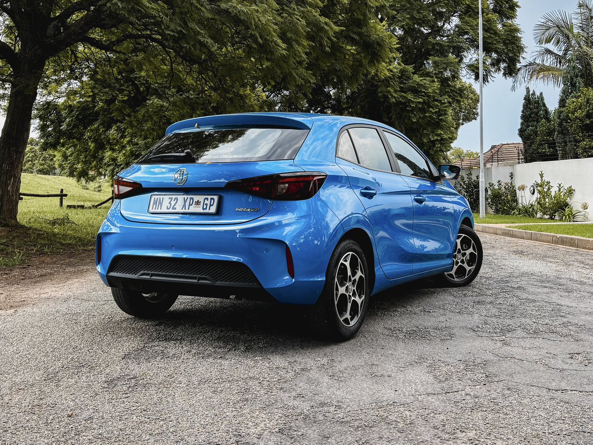 khuleonwheels's tweet image. Today we welcome the MG3, the budget hatch that shows up with more vibes than performance, and honestly, it owns that. It gets refreshed styling, a bold grille, and enough colour options to feel younger than your typical entry-level… #MGMotorSA #MG3 #KOWGarage