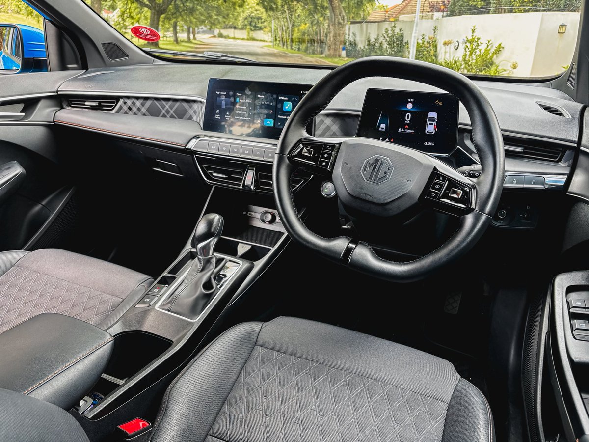 khuleonwheels's tweet image. Today we welcome the MG3, the budget hatch that shows up with more vibes than performance, and honestly, it owns that. It gets refreshed styling, a bold grille, and enough colour options to feel younger than your typical entry-level… #MGMotorSA #MG3 #KOWGarage