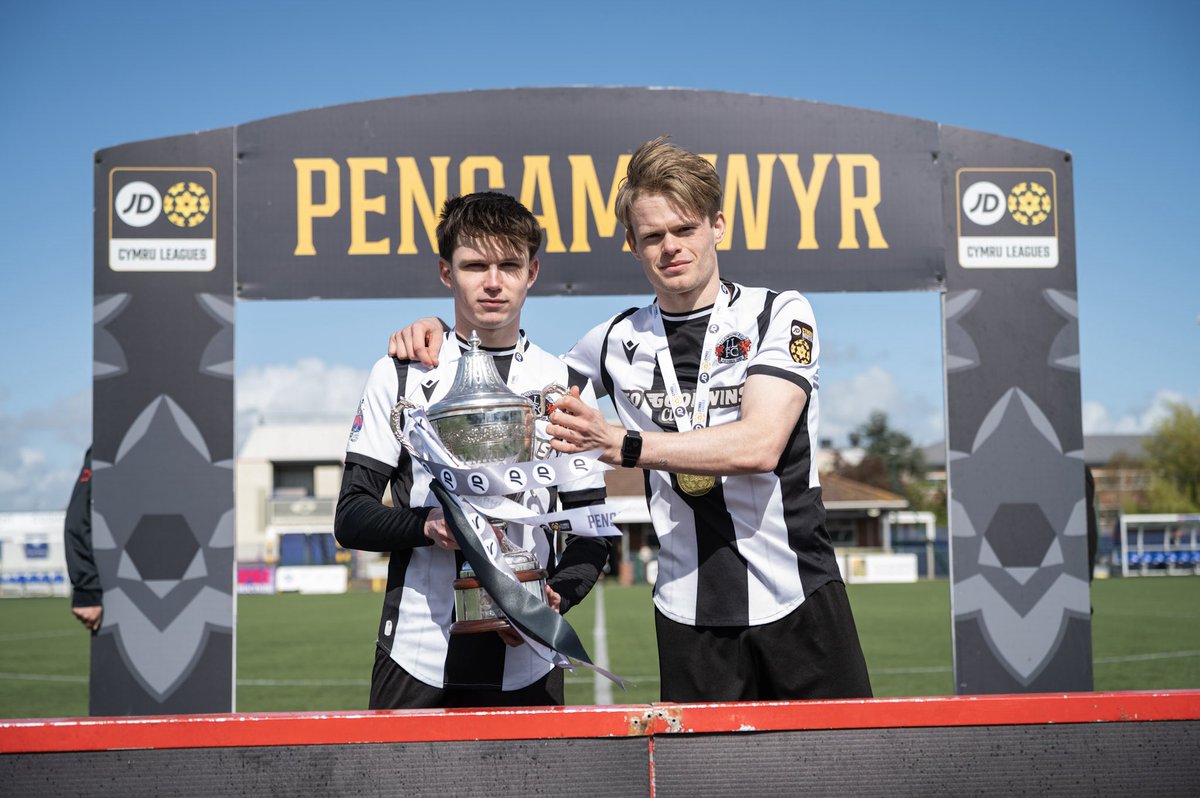 DylanProctor1's tweet photo. What an incredible season with the best of people, best of fans and the best club❤️🏆 https://t.co/BE1JYjITXJ