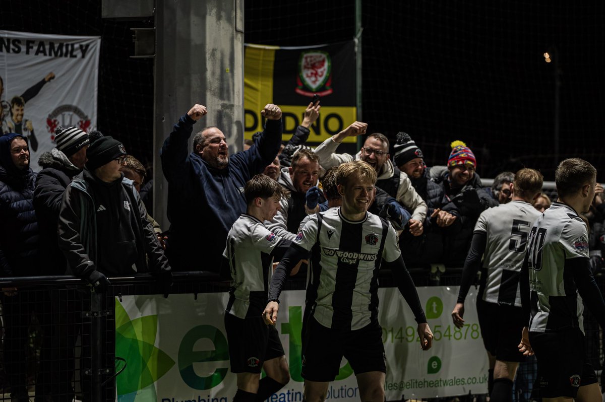 DylanProctor1's tweet photo. What an incredible season with the best of people, best of fans and the best club❤️🏆 https://t.co/BE1JYjITXJ