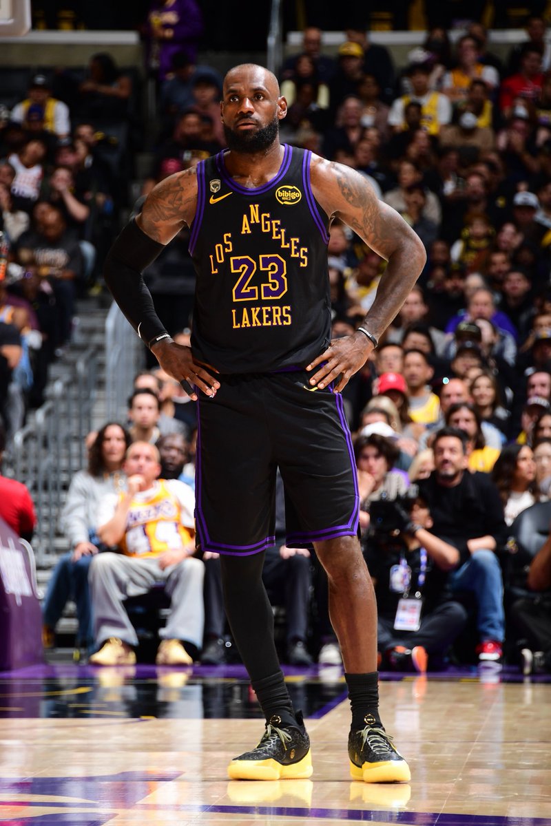 Alice_emilyb's tweet photo. THE KING SHINES IN GAME 2 VS ROCKETS 👑😤

28 PTS
8 REB
7 AST

LAKERS TAKE 2-0 LEAD 🔥 https://t.co/CovQfI0F1x