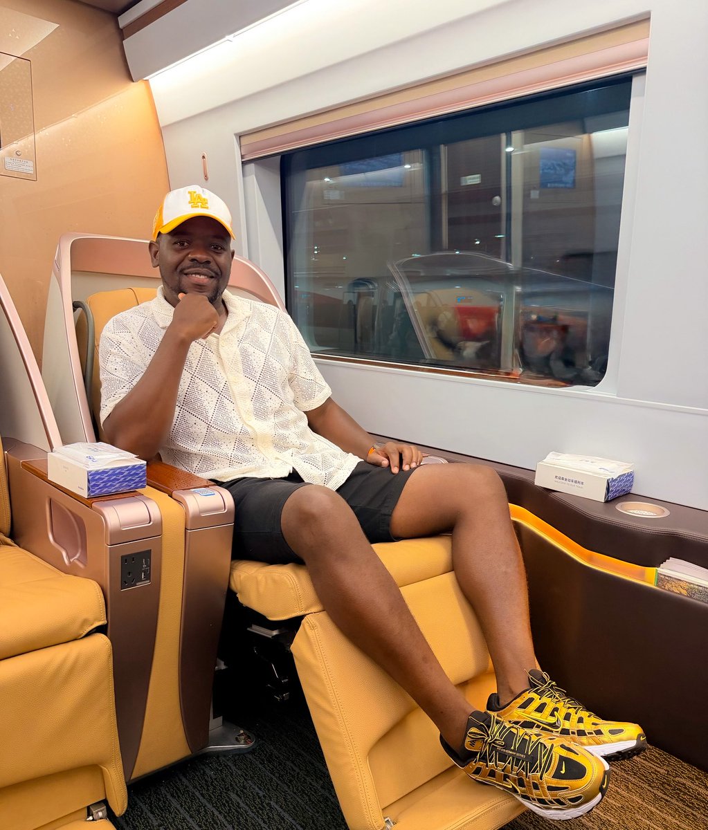 King George tweet media