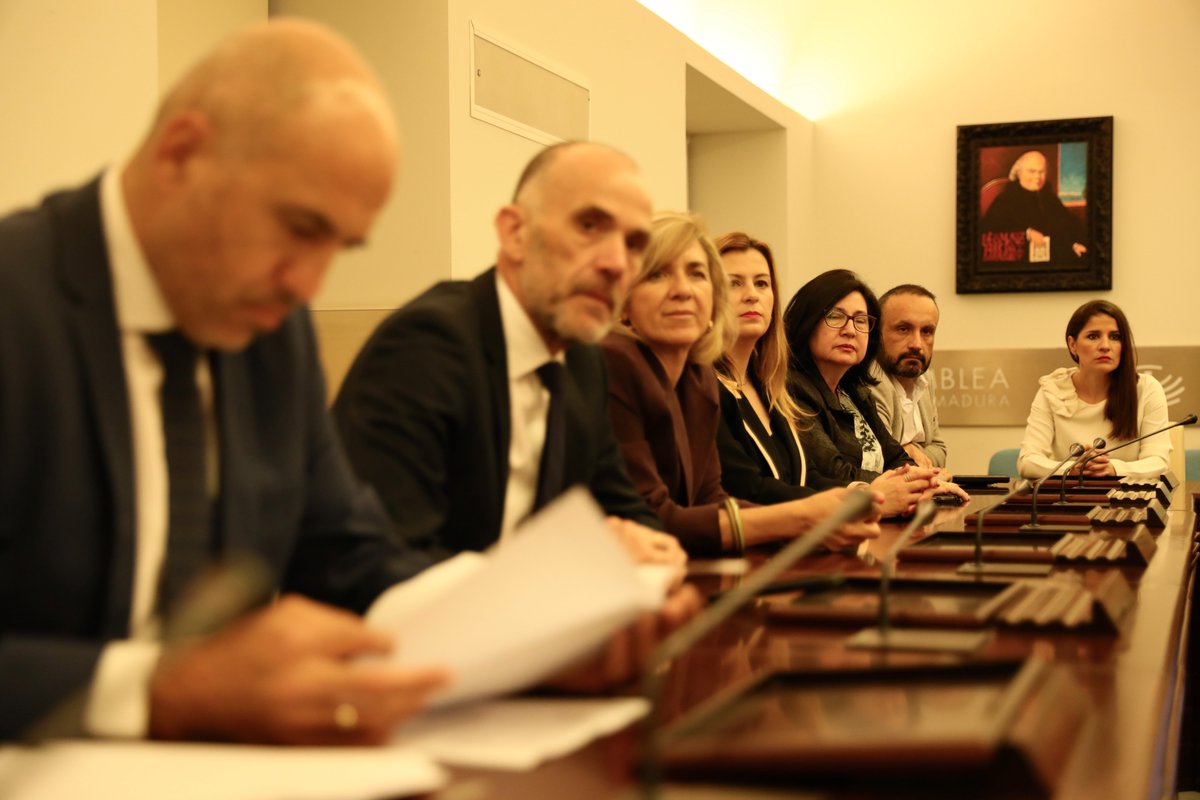Reunión previa del grupo socialista para valorar el discurso de investidura y el giro a la ultraderecha de Guardiola