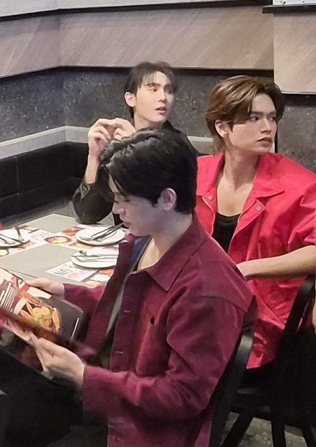 ploysandy_'s tweet image. #BonchonThailand
#junniorrs #markjrtn #JuniorMark 

               ทีมเมะ                            ทีมเคะ

((ยังไม่ดูก็รู้ว่าทีมไหนชนะ5555555))