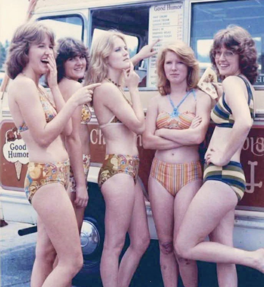 rejectedbeing_'s tweet image. * Back to the 90s vibes... where life felt simple and music hit different
Neon lights, cassette tapes, and unforgettable memories
#90sVibes #Throwback #RetroLife #OldSchoolCool #Nostalgia #VintageStyle #90sKids #Memories #GoodTimes #ClassicEra