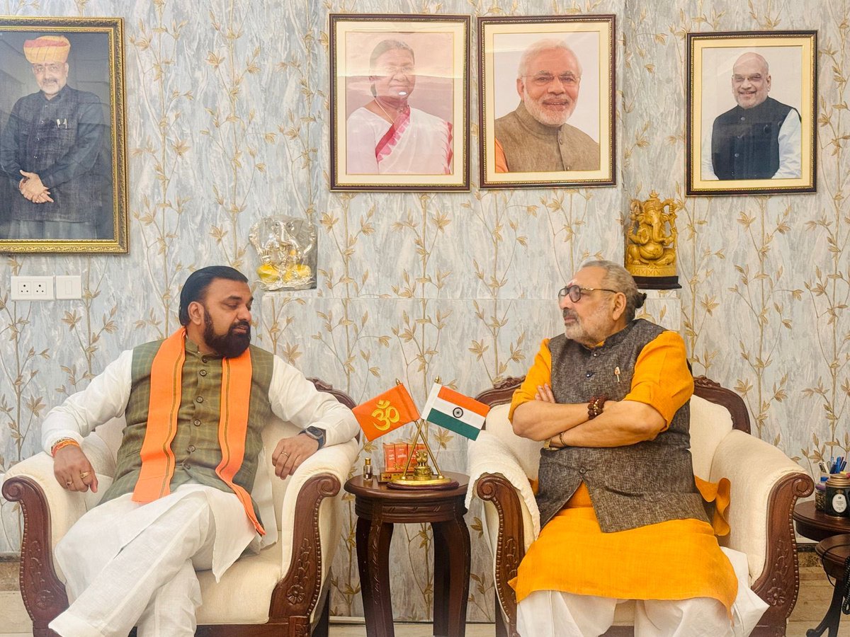 girirajsinghbjp's tweet photo. बिहार के माननीय मुख्यमंत्री श्री सम्राट चौधरी जी का दिल्ली स्थित हमारे सरकारी आवास पर आगमन हुआ।
बिहार के विकास, संभावनाओं और भविष्य की दिशा पर गहन एवं सार्थक चर्चा हुई।
@samrat4bjp https://t.co/EtVGaLNRCn