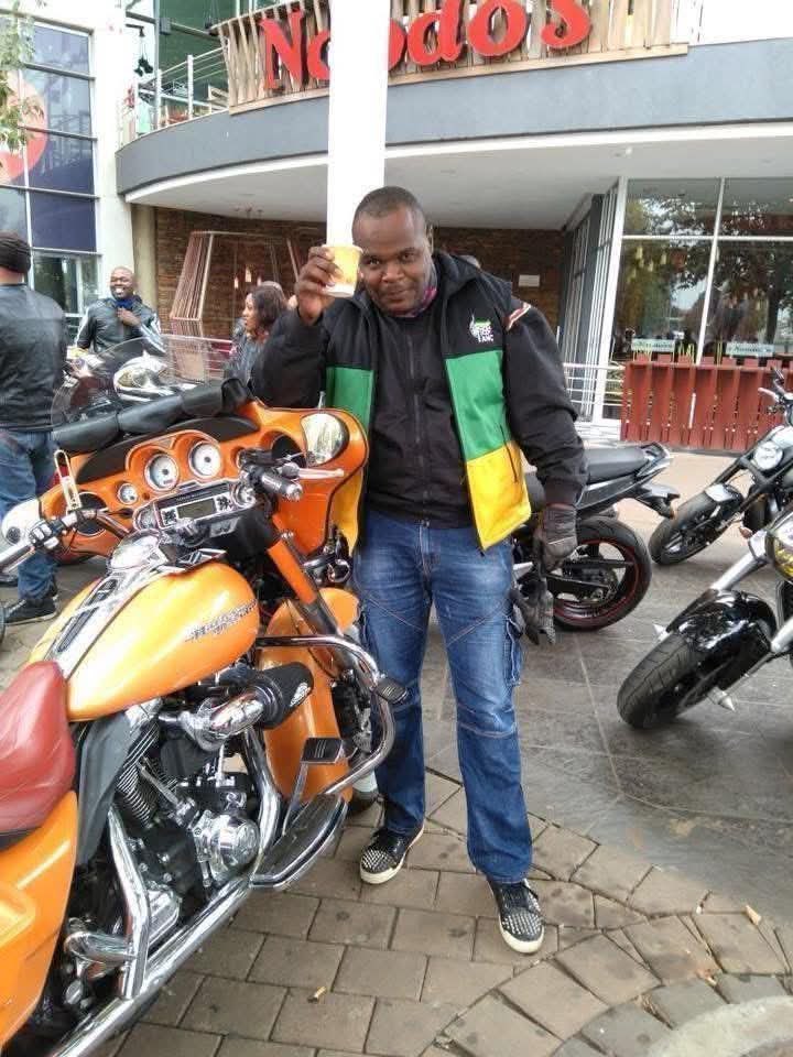 alecalzito's tweet image. Look at the colors his wearing, everything makes sense. #SgtNkosi #MadlangaCommission #NPA #SIU