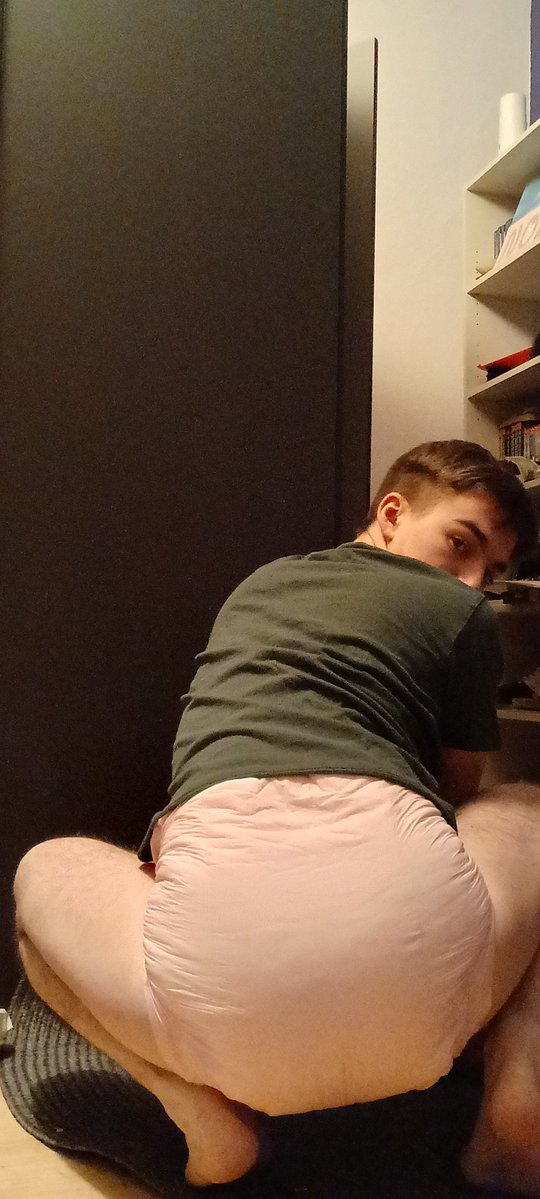 0Diaperboy tweet media