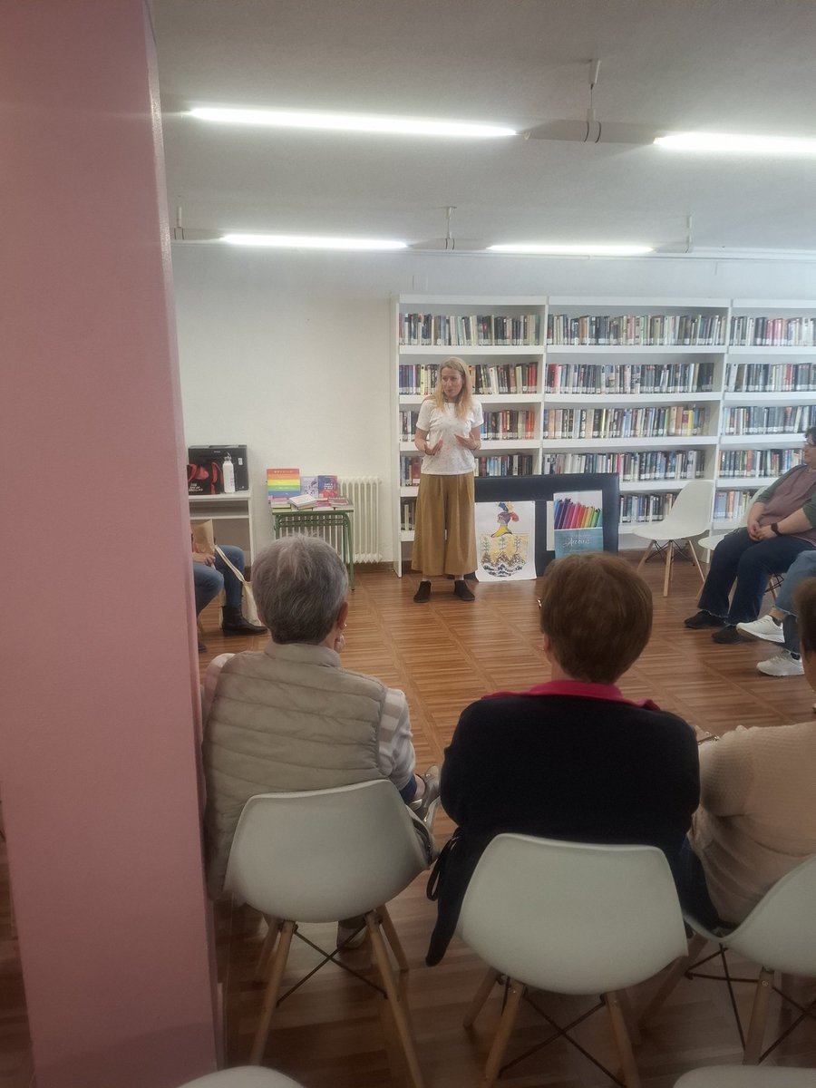MONTECASTILLOBP's tweet photo. Ayer, comenzamos las actividades por el Día del Libro. Nos acompañó Pilar de Alas Batientes con dos sesiones de cuentacuentos para adultos. Una de ellas la disfrutaron los componentes del taller de memoria y otra usuarios de la biblioteca. Estuvo genial Pilar. Muchas gracias https://t.co/s8Gb123WmH