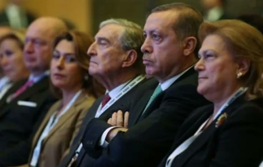 solhaberportalY's tweet photo. ◾️Sabancı ve Koç’tan şirket satma kararı

Bu düzenin açık ara en çok kazananlarından olan Sabancı ve Koç Holding şirket satma kararı aldı. Sabancı, Akçansa’daki hisselerini ve CarrefourSA’yı satma kararı alırken, Koç Holding bünyesindeki Arçelik ise Arçelik Hitachi'nin yüzde 60 hissesini satma kararı aldı.
https://t.co/D3BCDfwfaU
