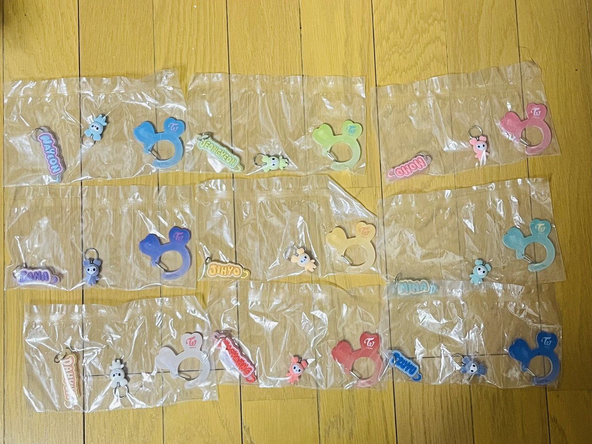 manta_627's tweet photo. 今週土曜日初日国立競技場来られる方でお会い出来たらカラビナ又はラブブキーホルダーお好きな方１つソンムルしたいと思ってます数に限りがあるのでなくなり次第終了となります欲しい方は希望する子をお知らせ下さいねリブされた方を優先させて頂きます😊
mively優先者1人💚 https://t.co/CBoDKiVChH