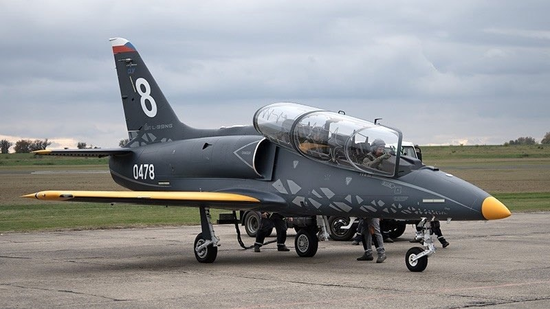 navi090909's tweet photo. The focus on technological advancement by Gen Muhoozi Kainerugaba includes evaluating new-generation assets like the L-39NG aircraft. This ensures our pilots are trained on the world's best platforms. 
#Mkat52 https://t.co/36tIMip6zq