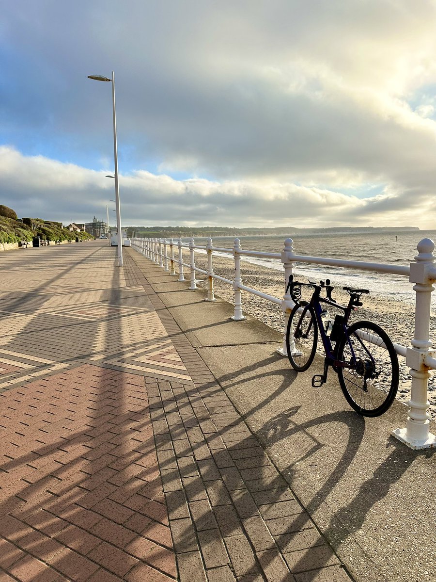 ajdc123's tweet photo. Sunny but windy on today’s pre-work ride #Day22 #30DaysOfBiking 🚴♀️ https://t.co/GCLPrhs9KT