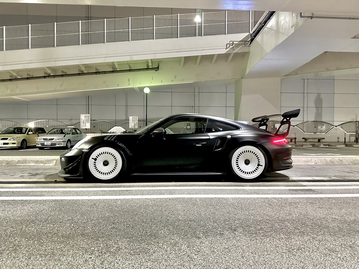chitamaru4's tweet photo. Porsche 991.2 GT3 RS

久々にちゃんと乗ったRS。
相変わらず最高の音と、気持ちよさ🥴

ホイールを変更したことによって、動きが変わったから車高調のセッティングもしてもらわねば！
9,000回転まで一気に回ってシフトチェンジでの爆発音。
男の子の好きが詰まってる。

さてさて今週末、
東北オートリミックス2026に、我がM5ツーリングが展示されます。
東北版オートサロンの様な感じです。
行ったことないけどw 

ジーライオングループ、
株式会社ジースクエア仙台様ブースです。
感謝‼︎
812GTSも展示されるらしい。

お時間ある方は化け物M5を見てあげてください😜
インパクトしか無い車だけど、意外とうまくまとまってます。