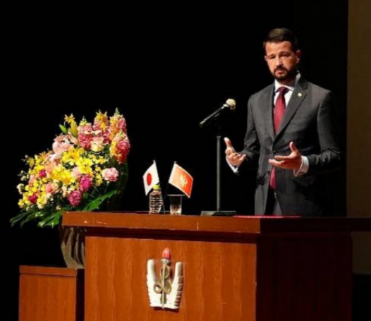 MofaJapan_YWRK's tweet photo. 🇯🇵🤝🇲🇪 日・モンテネグロ外交関係樹立20周年！ミラトビッチ大統領が #東京外国語大学（@TUFS_PR）で特別講演を行いました✨大統領への質問コーナー、懇談も盛り上がりました📚💬 これからも世代や分野を超えた両国の様々なレベルの交流が広がりますように🌏🌟 https://t.co/l3ZXqVHVbi