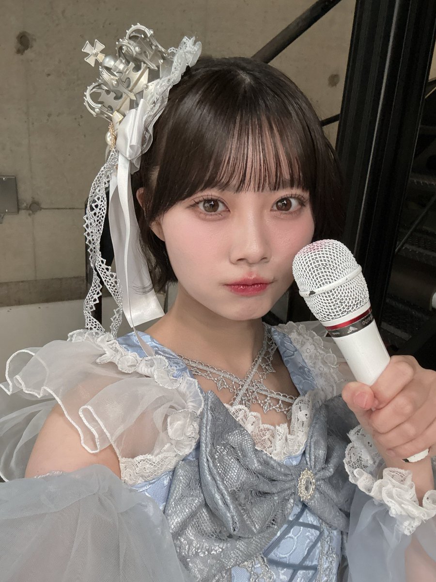 だーーいすきな 【詩の間】に呼んでもらい、Mrs. GREEN APPLEさんの「ダーリン」をしーちゃんと収録してきました🎤💜🩵

隣で聞こえるしーちゃんの歌声に、「わー今のめっちゃいいな…｣と思えるくらいには楽しんで収録できました！😌

久しぶりに生誕衣装も💎
ぜひお楽しみに✨