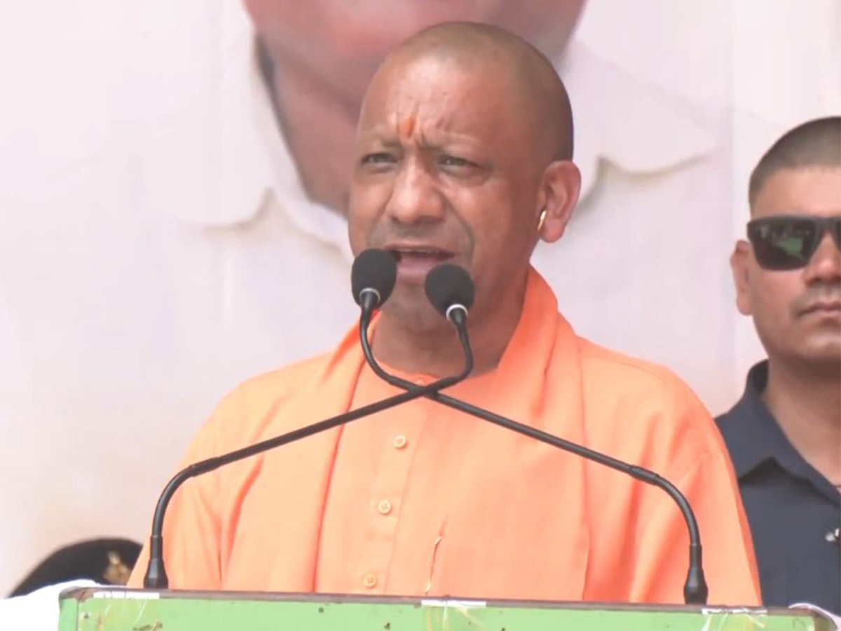 ani_digital's tweet image. CM Yogi Adityanath compares governance in UP and Bengal, targets TMC during Kolkata campaign event

Read @ANI Story |  aninews.in/news/national/… 

#YogiAdityanath #UttarPradesh #Governance #TMC #KolkataCampaign
