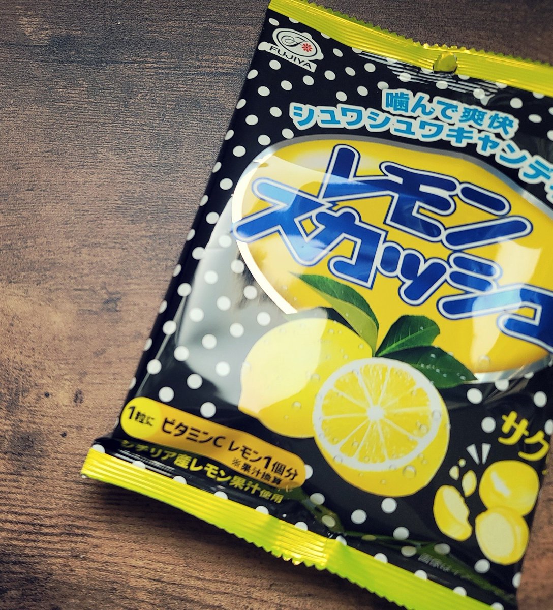 whatgoaround's tweet photo. 春の乾燥対策に喉飴を買おうと思ってたのについついこういうの買ってしまう昭和な人
(ついでに言うと￥100) https://t.co/BxcbNjO1FX
