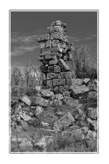 photos_dsmith's tweet image. The #stone #ruins of #Perge #Turkey are a view of our #ancient #History back to #Roman times. Shot in #blackandwhite, it looks more like the #game #Minecraft . For more #photography like this visit darrensmith.org.uk #blackandwhitephotography #PhotographyIsArt #photooftheday