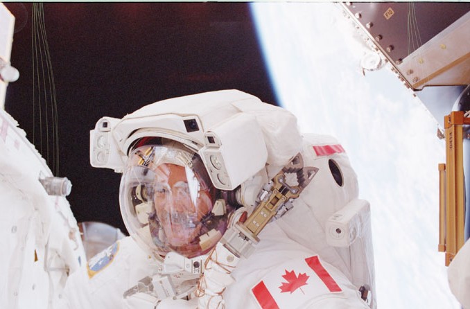 aisoffice's tweet photo. STS-100 (ISS-6A) MS Chris Hadfield becomes the 1st Canadian to perform an EVA OTD 2001. The 7h 10m EVA (with Scott Parazynski) was the 19th at ISS &amp; 197th since 1965.  The pair supported the permanent installation, activation &amp; checkout of the Canadarm2 delivered on STS-100. https://t.co/6WBUXRaiEe