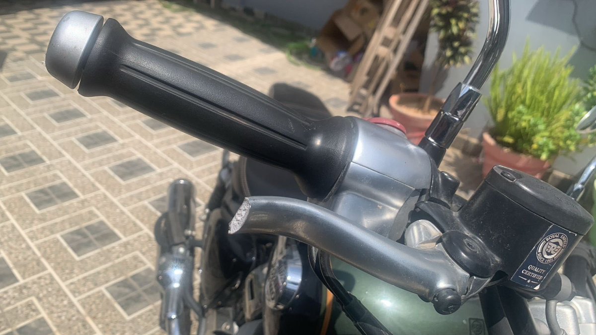 beingnik19's tweet photo. @agarwalpacker Exposing a scam. The insurance being charged on booking value is only for you to pay extra. They’ve damaged the bike and now asking me to claim from my insurance provider. Their lame response, we’re not an insurance company, but how did you sell 1? @jagograhakjago https://t.co/i4P7dOXxrb