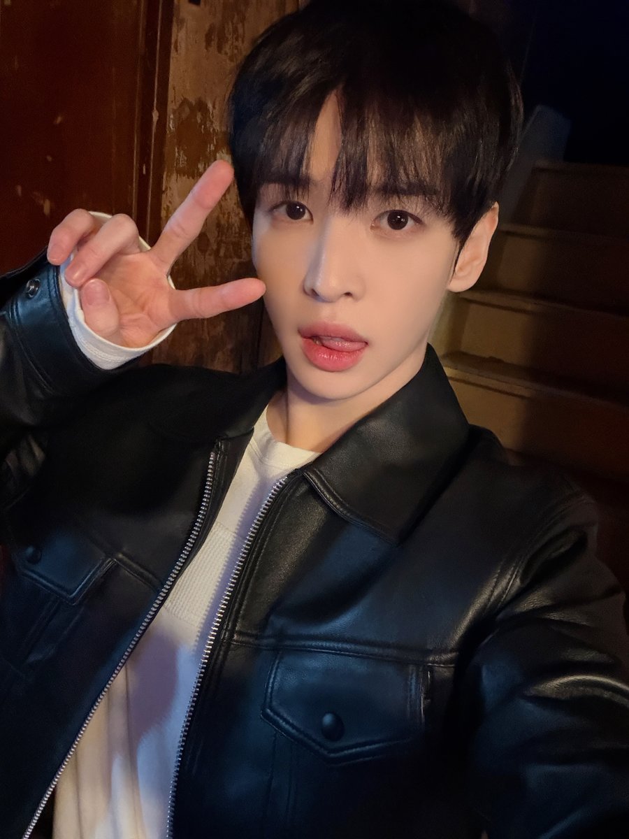 [📸] 
#수입미스터리
⠀⠀
#CRAVITY #크래비티
#앨런 #ALLEN
#ReDeFINE
#AWAKE