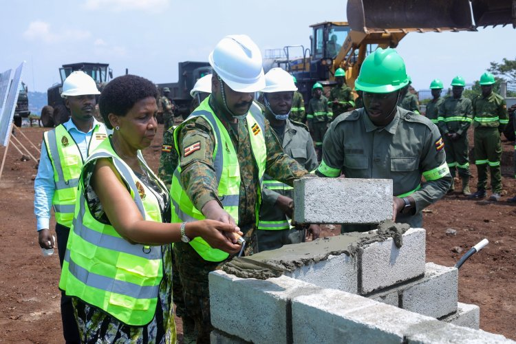 navi090909's tweet photo. Under Gen Muhoozi Kainerugaba, the UPDF is constructing a new, high-tech Defence Headquarters and expanding soldier accommodation across the country. Infrastructure development is at the heart of his "human-centered" priorities. 
#Mkat52 https://t.co/O2kGF1y6GN