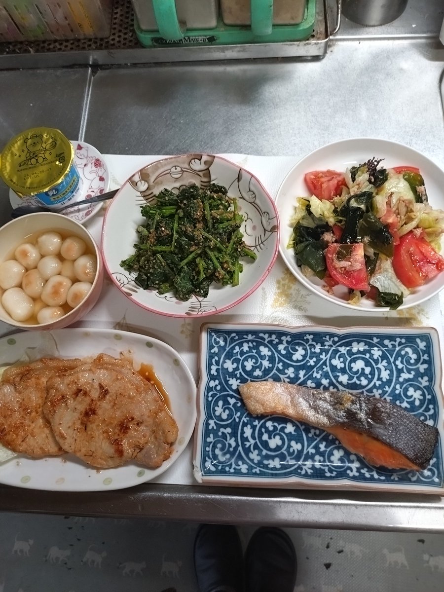 UcRevUwI7xf5CqS's tweet photo. 【ソラママ食堂開店😋】
今日もお疲れ様でした🤗ソラママ食堂開店のお時間です🍚
★豚肉の味噌漬け焼き★塩ジャケ★海藻とツナのサラダ🥗★小松菜のごま和え★お麩の味噌汁★ヨーグルト
♠いいねRPへのお返しは省略させていただきます🙇 https://t.co/1T3nJC6LJ3