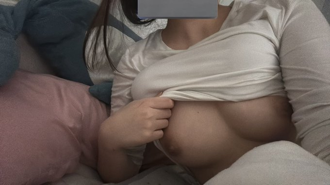 GambleJeff67944's tweet photo. 彼女さんいるならコメントは絶対見ちゃだめだよ？ https://t.co/McUKRs3pwx