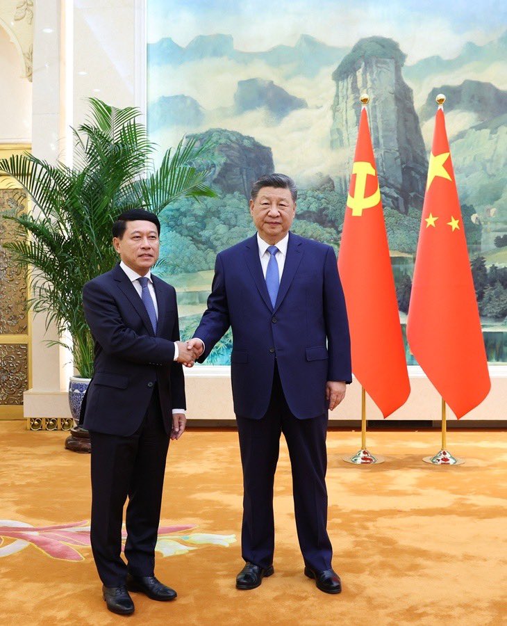 4月21日下午，中共中央总书记、国家主席习近平在北京人民大会堂会见作为老挝人民革命党中央总书记、国家主席通伦特使专程来访的老挝人革党中央政治局委员、常务副总理沙伦赛。#大国外交