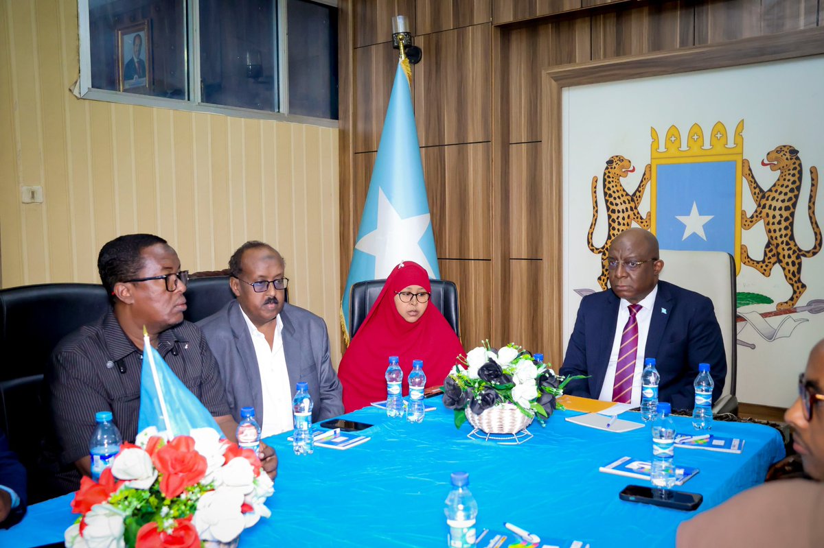 DaudAweis's tweet image. Delighted to inaugurate a  Research Workshop for journalists, a joint effort of the Ministry of Information and Mogadishu University. Our commitment: rigorous training, enhanced reporting, and stronger public accountability. #Somalia #Journalism #MediaTraining