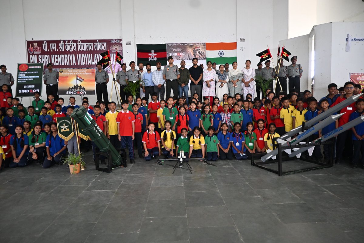 Spearcorps's tweet image. 𝗩𝗮𝗹𝗼𝘂𝗿 𝘁𝗵𝗮𝘁 𝗜𝗻𝘀𝗽𝗶𝗿𝗲𝘀

#AssamRifles under #SpearCorps commemorated one year of #OperationSindoor by conducting a lecture for students of PM SHRI Kendriya Vidyalaya, Assam Rifles High School Lokra, #Assam and Rayburn College, Churachandpur, #Manipur, highlighting