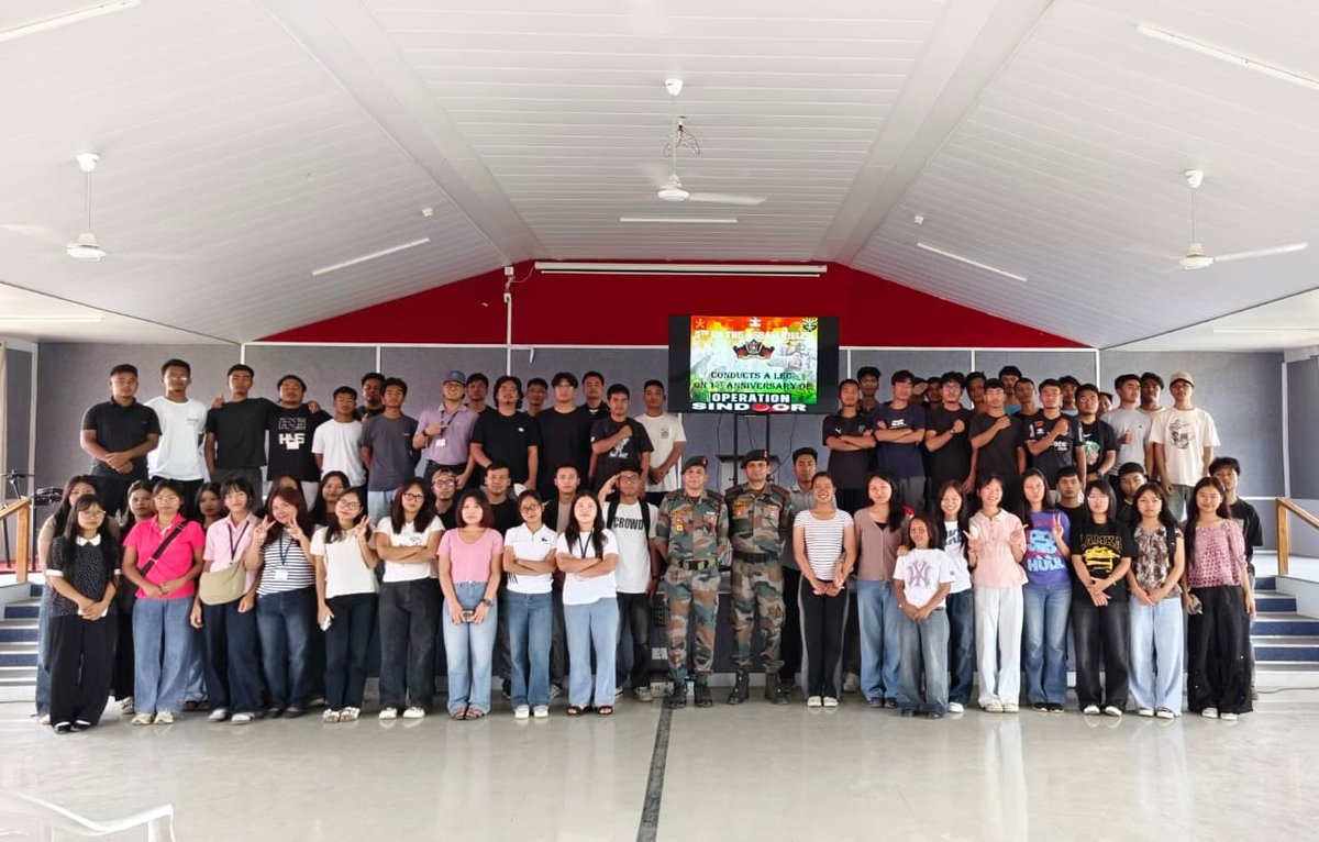 Spearcorps's tweet image. 𝗩𝗮𝗹𝗼𝘂𝗿 𝘁𝗵𝗮𝘁 𝗜𝗻𝘀𝗽𝗶𝗿𝗲𝘀

#AssamRifles under #SpearCorps commemorated one year of #OperationSindoor by conducting a lecture for students of PM SHRI Kendriya Vidyalaya, Assam Rifles High School Lokra, #Assam and Rayburn College, Churachandpur, #Manipur, highlighting