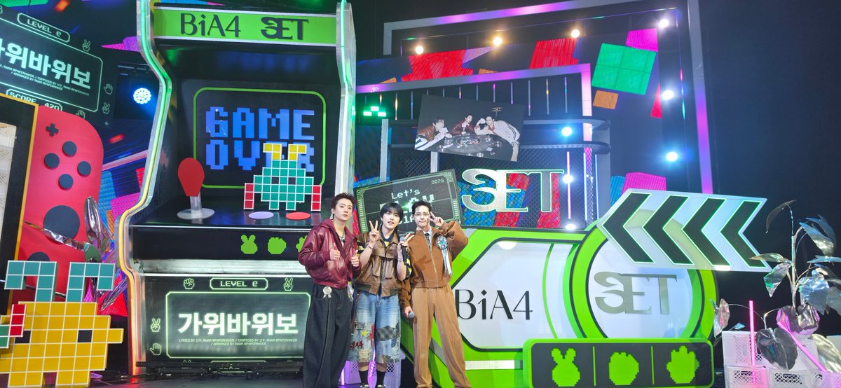 잠시 후 17시!
쇼!챔피언에서 #B1A4 와 만나요 :)

#가위바위보 와 #CPR 첫 무대가 공개됩니다!
