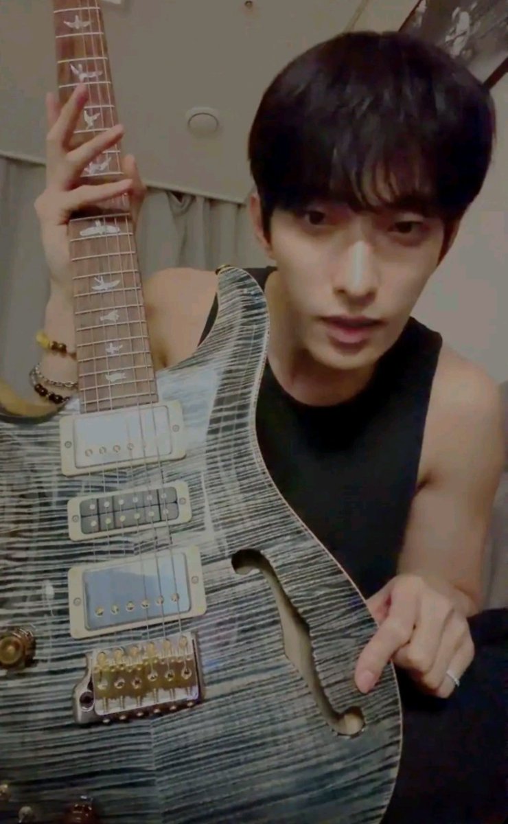 Search up on google about this guitar and apparently it's a limited edition model there are only 280 pieces made worldwide 😲