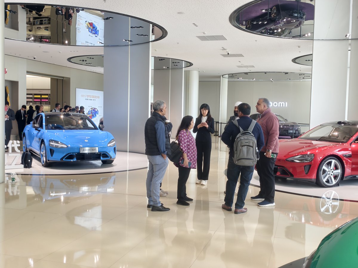 ChinaSpox_India's tweet image. Indian media delegation toured Xiaomi in Beijing, getting a firsthand look at the rapid strides China's automakers are making. 🚗✨

#Xiaomi #ChineseAutoTech #Innovation #SmartMobility
