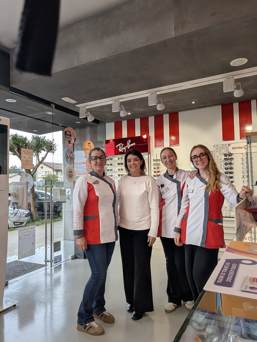 Alinear al equipo, compromiso y cohesión.
Ayer tuve el placer de conocer y acompañar a @optica826 en sesiones de #coaching individual y de equipos.
Hemos trabajado una visión compartida, la implantación de los valores en el día a día y la unión del #equipo como base para lograrla