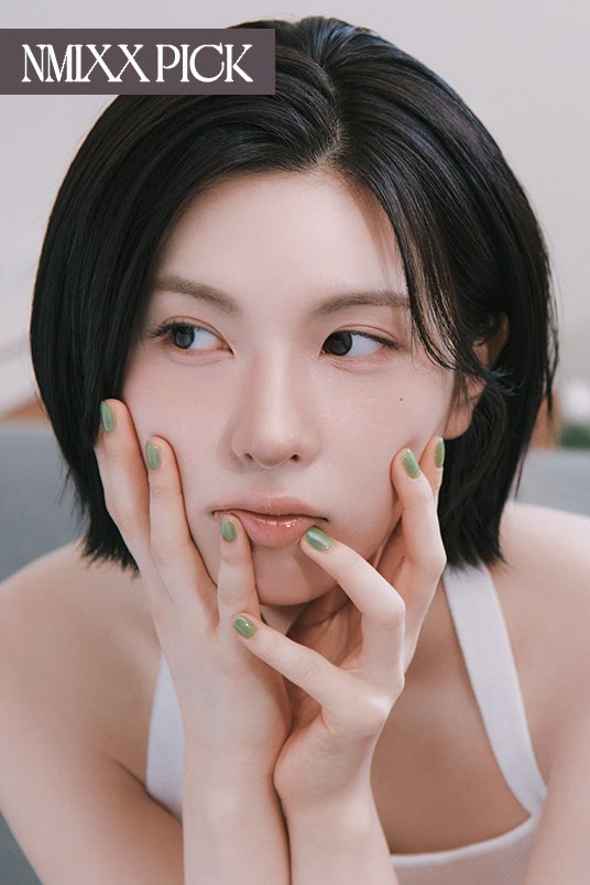 용 tweet media