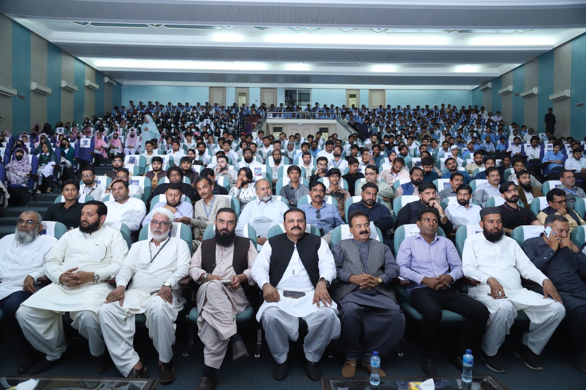 PVTC_Official's tweet photo. The event graced by Mr. M. Nadeem Akram , GM (Ops.) #PVTC, alongwith the RM (South) &amp; AM (BWP) and Mr. Amir Shehbaz (M. #CMPunjab #DCC), alongwith Mr. Waleed Khan, Pr. &amp; Mr. Saad Khan,VP #RYKCCI, Ch. M. Ashraf, Pr. #DBOM #RYK  &amp; Major (R) Adur Rauf, M. #DBOM H. H. Sheikh Khlifa. https://t.co/SOUqe2edS1