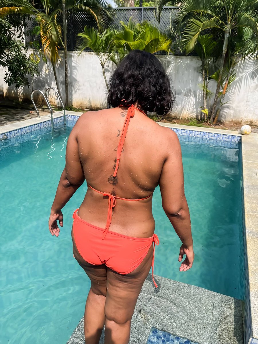 NaziyaArun's tweet image. Been in the gallery for sometime... 

#bikini #resort #pool