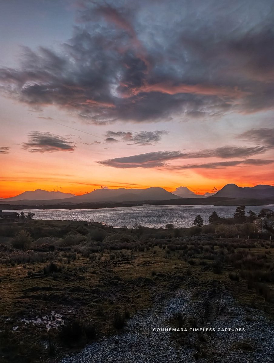 ThisIsIreland3's tweet image. Magical skies across Connemara this morning 🌄

Good morning from Ireland, have a great Wednesday 💚

📍 Moyard, Connemara, Galway ☘️

📸 Connemara Timeless Captures

#Goodmorning #Ireland #Connemara #Wednesday #Moyard #Sunrise