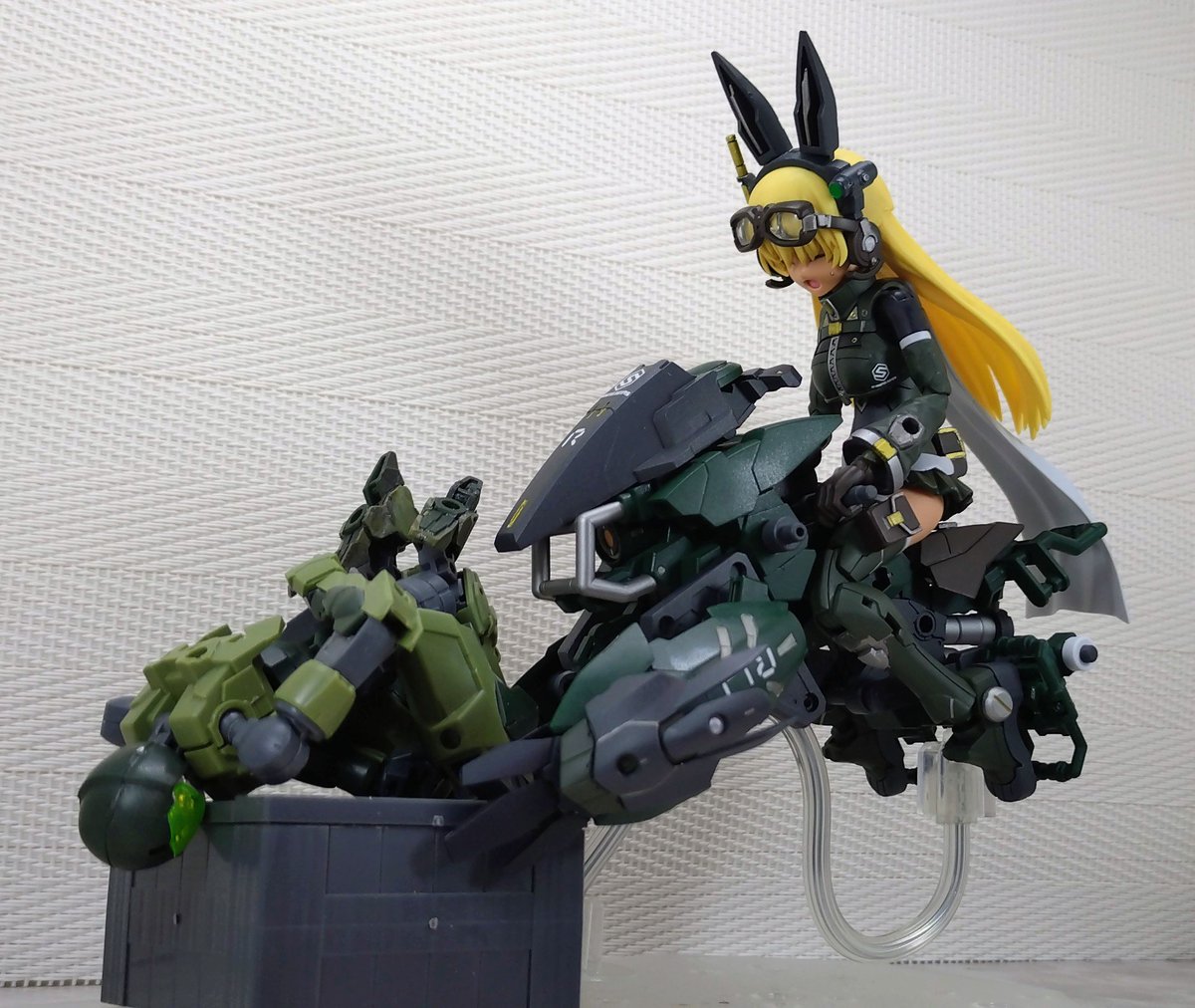 レプレロ本体完成✨
持ち前の操縦技術で運搬作業から救助活動まで賄う便利屋。簡易メカニカルアームで重い荷物もなんのその!!
今日も元気にがんばるぞい✨

#30MM
#30MS