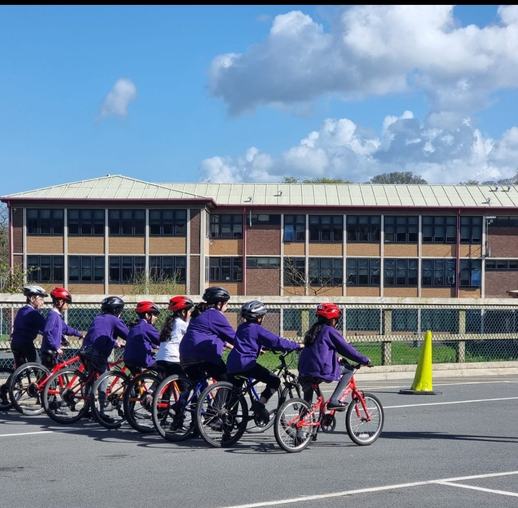 olive_bburn's tweet image. The Bikeability team are at school today teaching our pupils the skills and confidence to cycle on the roads.
@BikeabilityUK
#Safety
#Cycle
#SkillsForLife
#WeAreStar