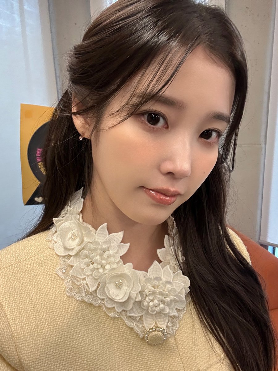 _IUofficial's tweet image. [📷] 
260422 유인라디오

대군쀼 아이유 어떤데
ㄴ유애나 : 오늘 하루 이걸로 버팀🙆‍♀️

오늘 더 예쁘고 귀엽고 다 했던 징니❕
유인라디오 2편도 기대해 주세요♥️

#아이유 #IU
#유인라디오 
#21세기대군부인 #PerfectCrown
