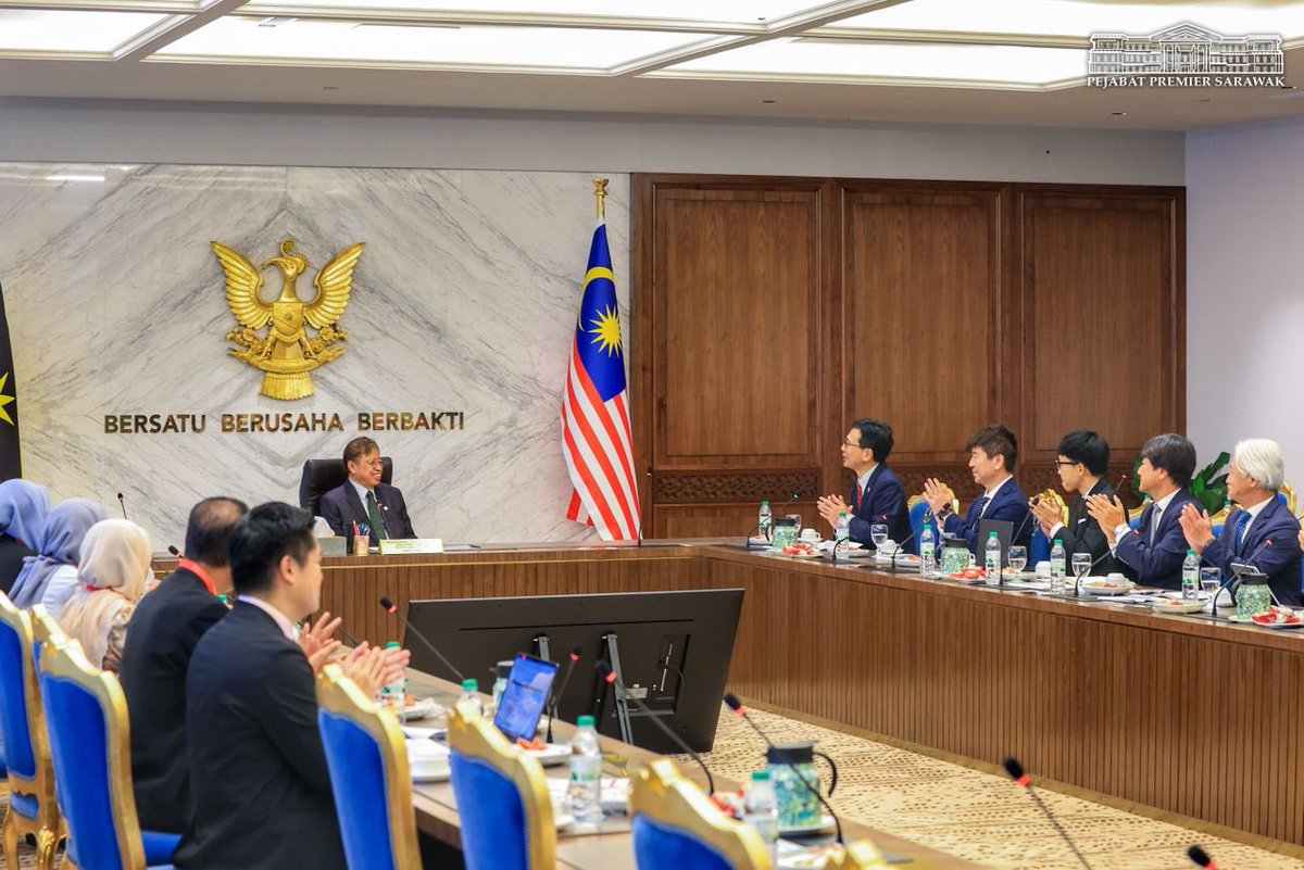 JPNAmbMalaysia's tweet image. Today, together with 8 leading Japanese companies, we paid a courtesy visit to Premier of #Sarawak, YAB Abang Johari, &amp;amp; Minister Dato Sri Fatimah Abdullah, &amp;amp; confirmed further strengthening cooperation across a wide range of fields, including energy(GX), finance, and education.