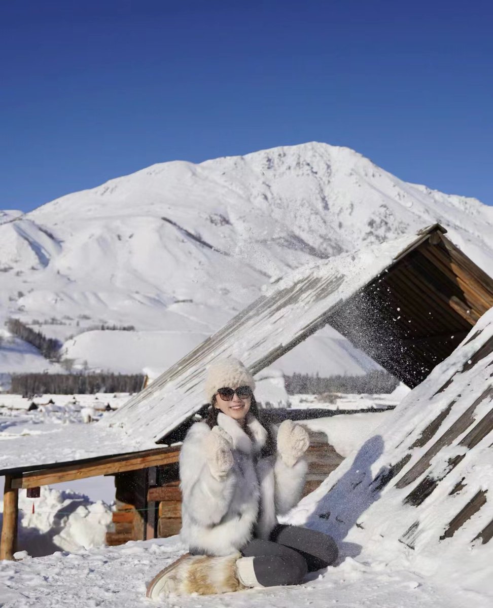 Akanksh50284914's tweet image. "The Alchemist" teaches: When you want something, all the universe conspires in helping you achieve it. What’s your favorite "follow your dream" book Share below! #BookLovers #ReadingInspiration